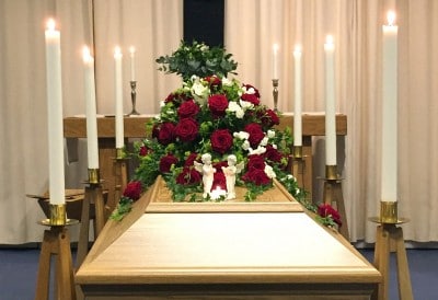 Änglar som dekoration vid begravning