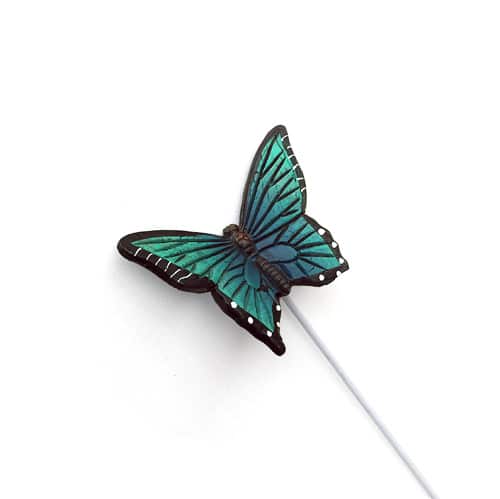 Blomsticka med handmålad fjäril, blå-grön