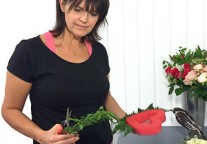 Marianne binder blommor